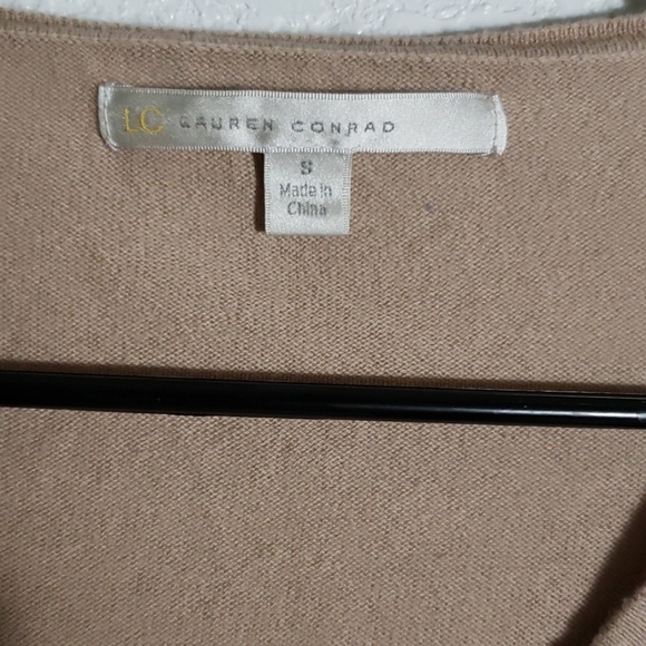 Lauren Conrad Gold dots on tan vneck small - Picture 2 of 4